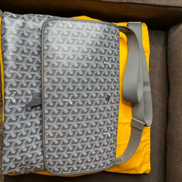 Goyard messenger - Picture 1 of 5